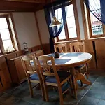 Vikaneset Havhotell بيت خشبي 3*